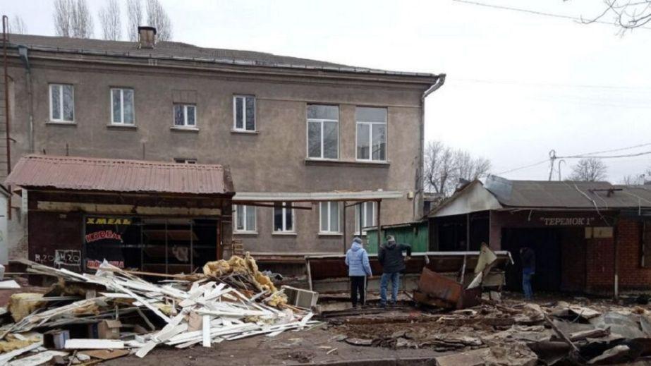 В Каменском с помощью техники был снесён известный рынок (ФОТО)