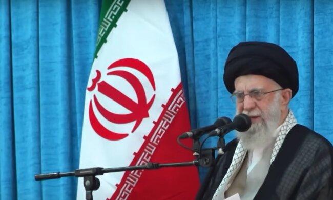 Signal for Trump on readiness for an agreement: Iran's leader has prohibited the development of nuclear weapons.