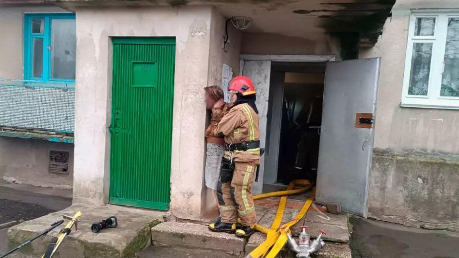 A woman was injured in an apartment fire in Zheltye Vody (PHOTO).